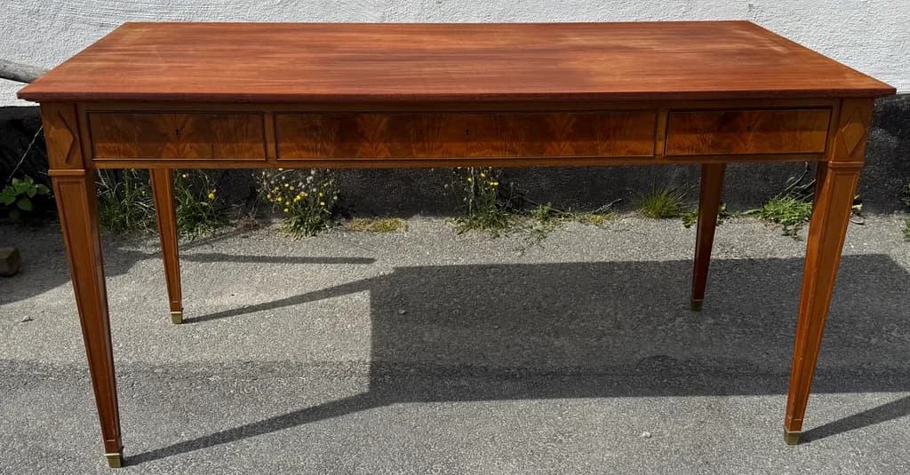 Vackert Gustavianskt skrivbord i mahogny