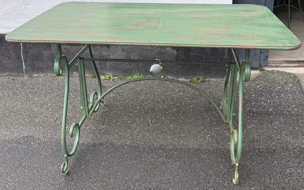 Underbart trädgårdsbord i patinerad metall, Danmark