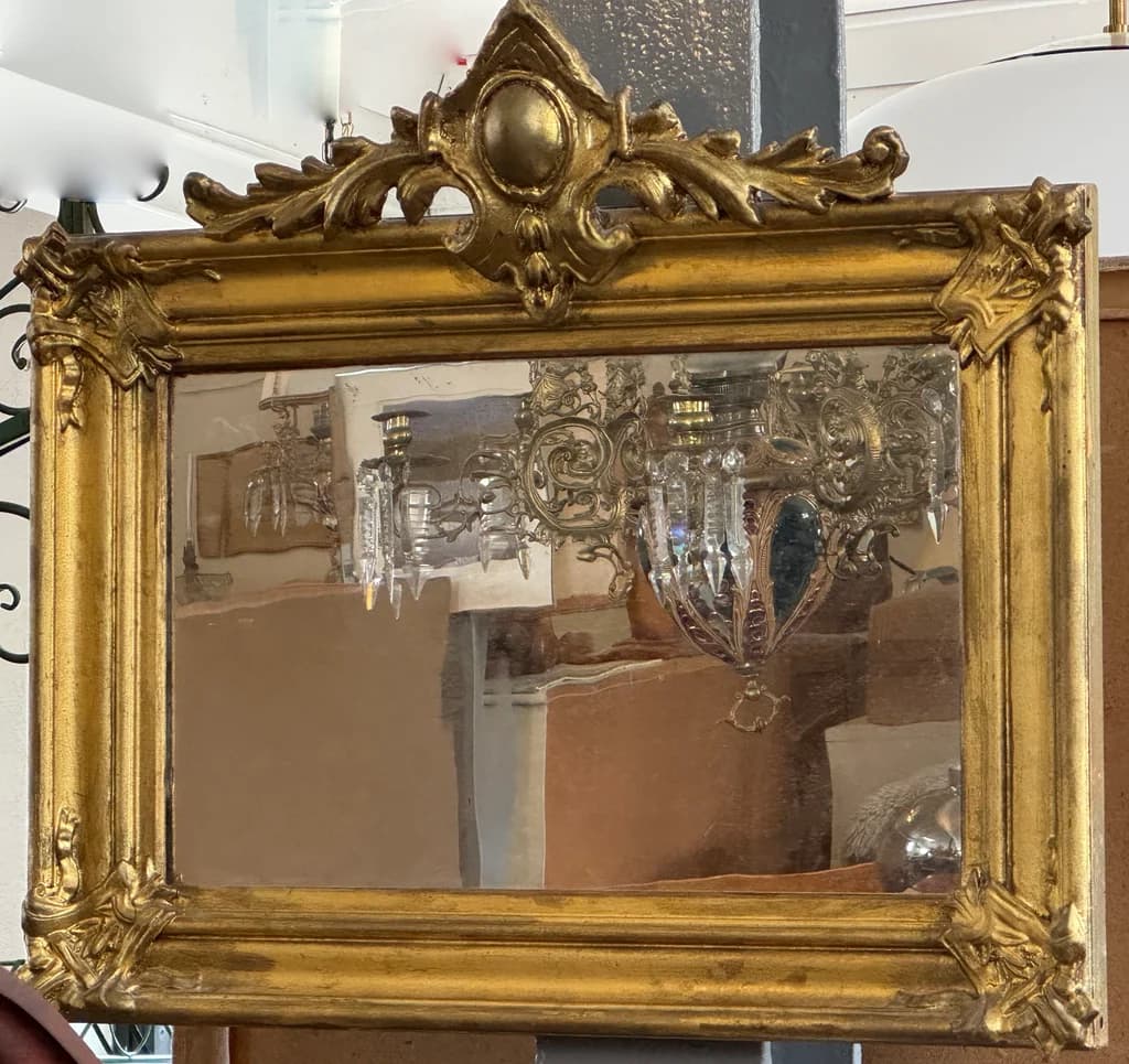 Underbar spegel med fina detaljer