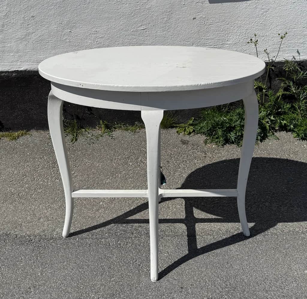 Härligt ovalt bord – begagnad bord & stolar hos ReFurn Lidingö