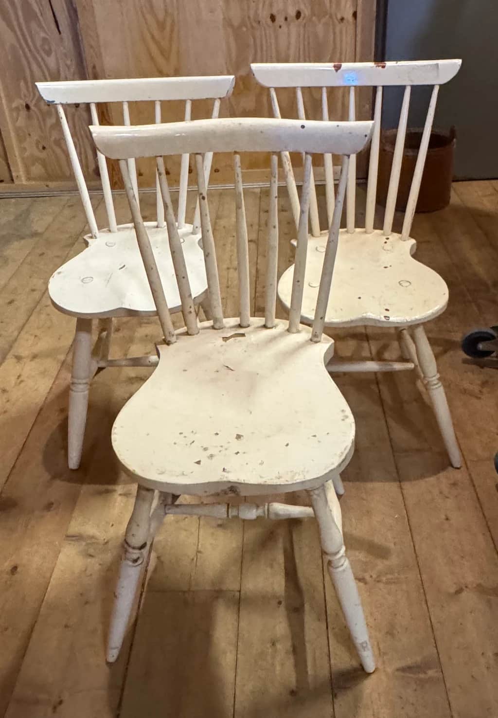 3 stabila pinnstolar – begagnad bord & stolar hos ReFurn Lidingö