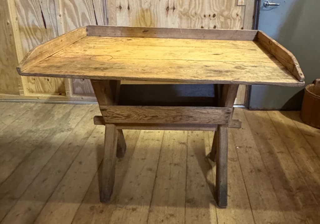 Läckert bockbord / bakbod med kant
