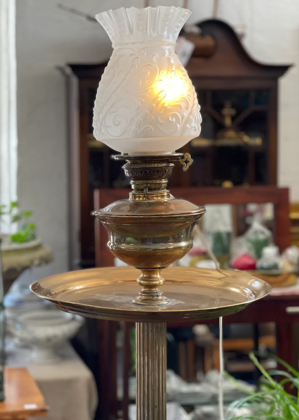 Unik hög golvlampa i mässing