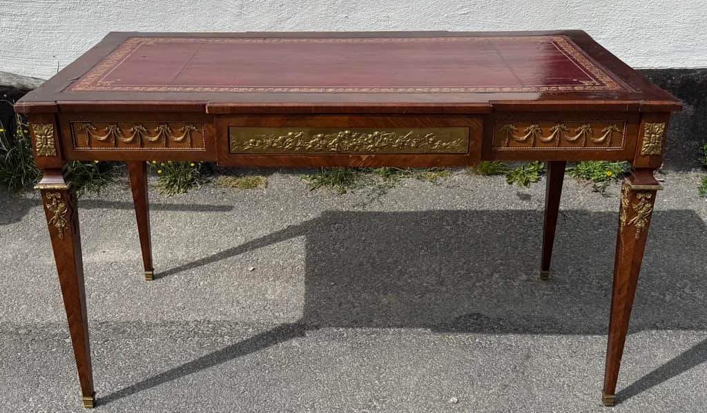 Skrivbord , Louis VXI stil – begagnad bord & stolar hos ReFurn Lidingö