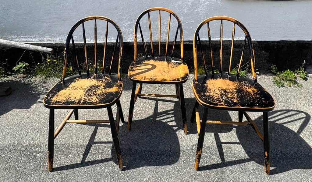 3 härliga pinnstolar med hög rygg – begagnad bord & stolar hos ReFurn Lidingö
