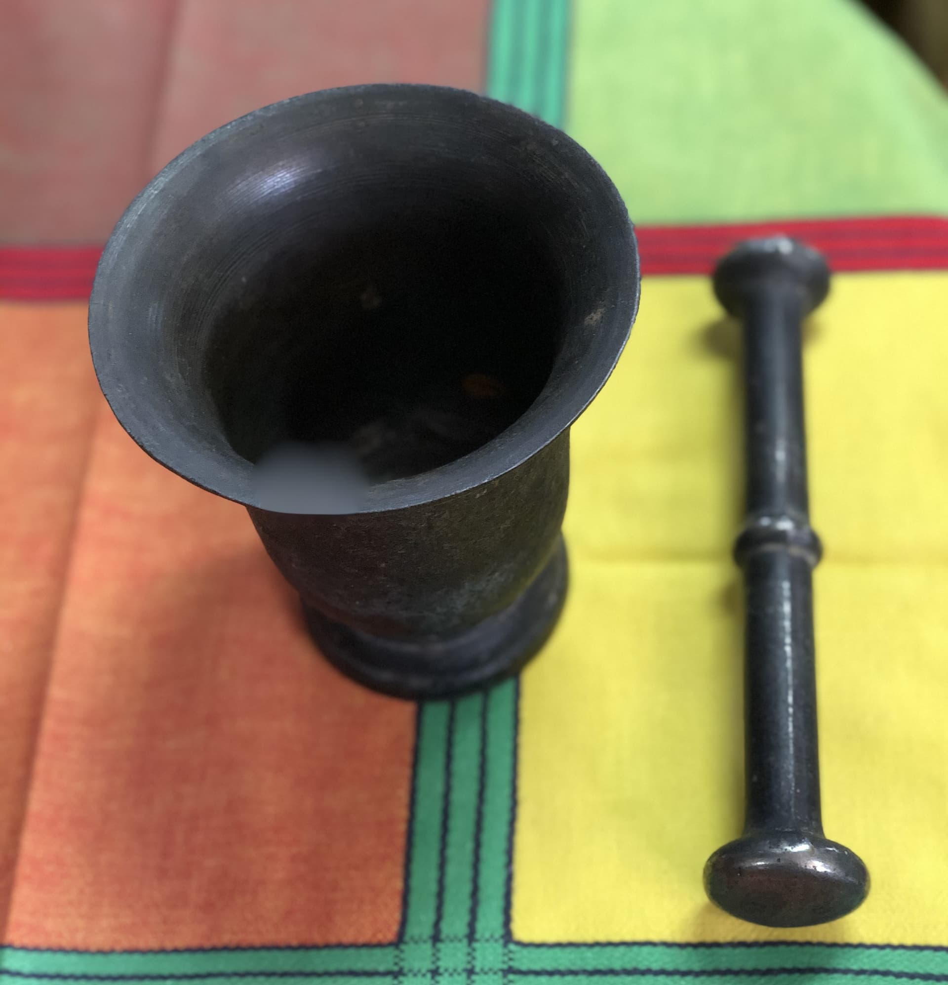 Underbar järnmortel med stöt