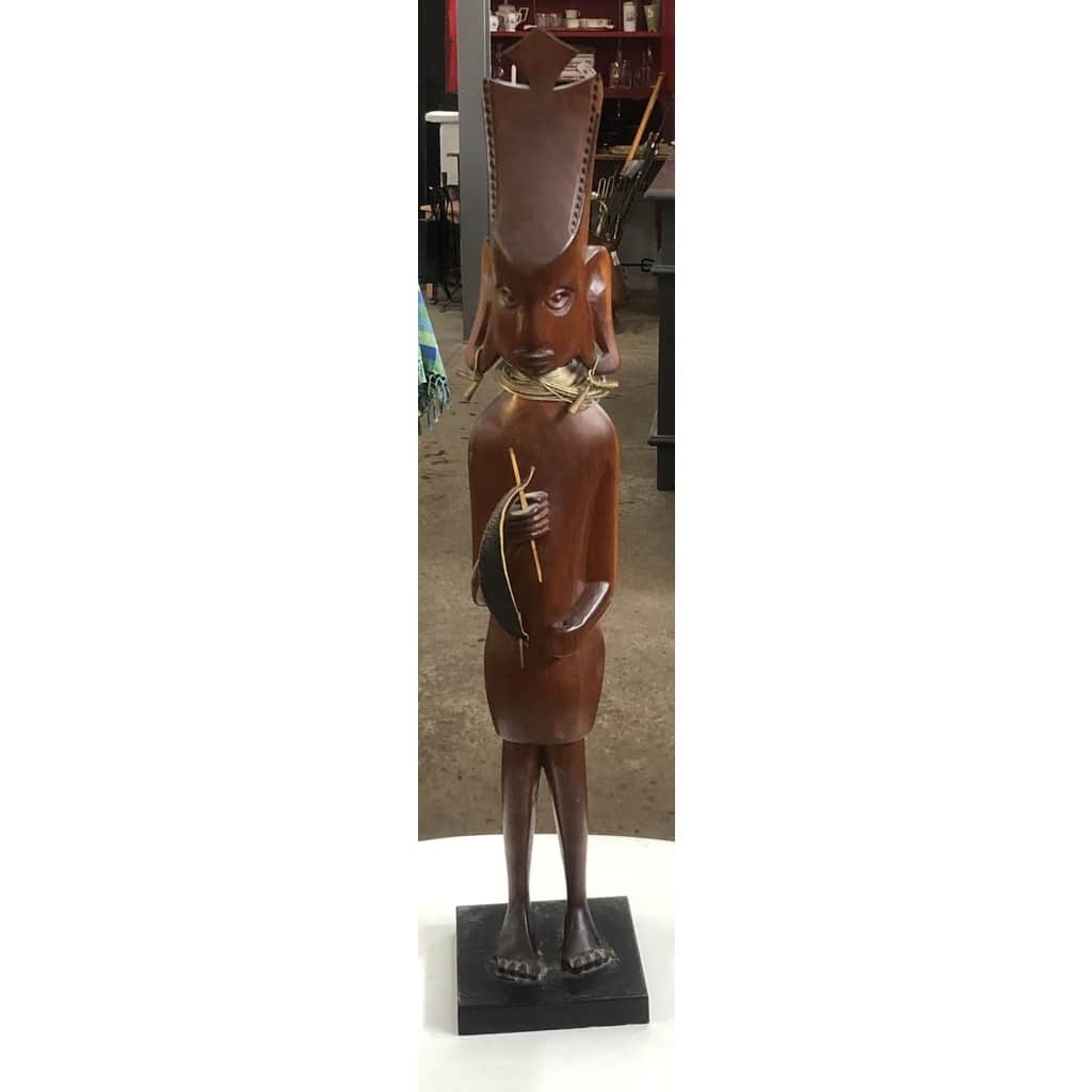 Vacker skulptur / figurin i trä – begagnad inredning hos ReFurn Lidingö