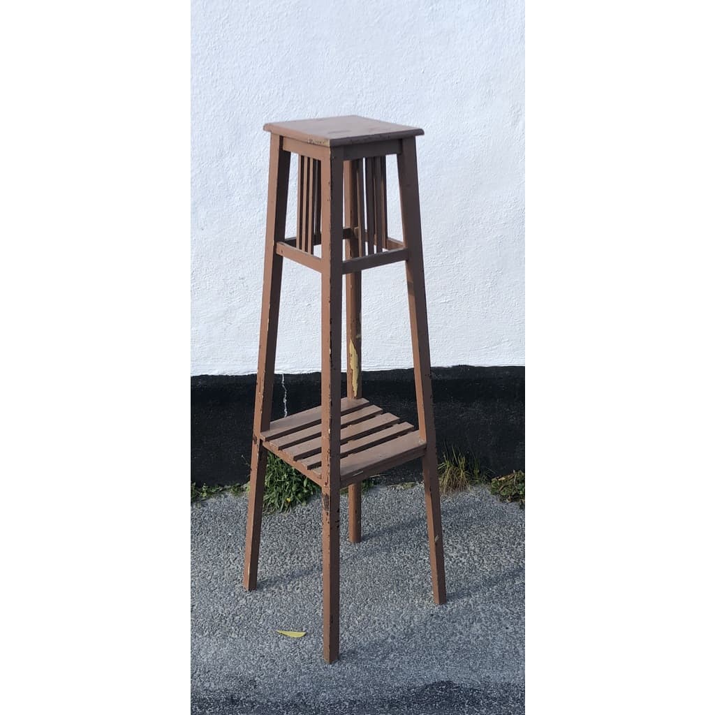 Hög piedestal