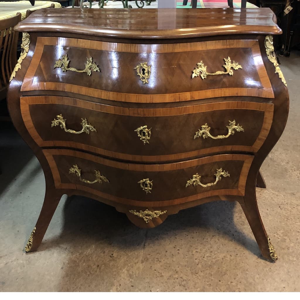 Läcker antik byrå , rokoko 1800 tal