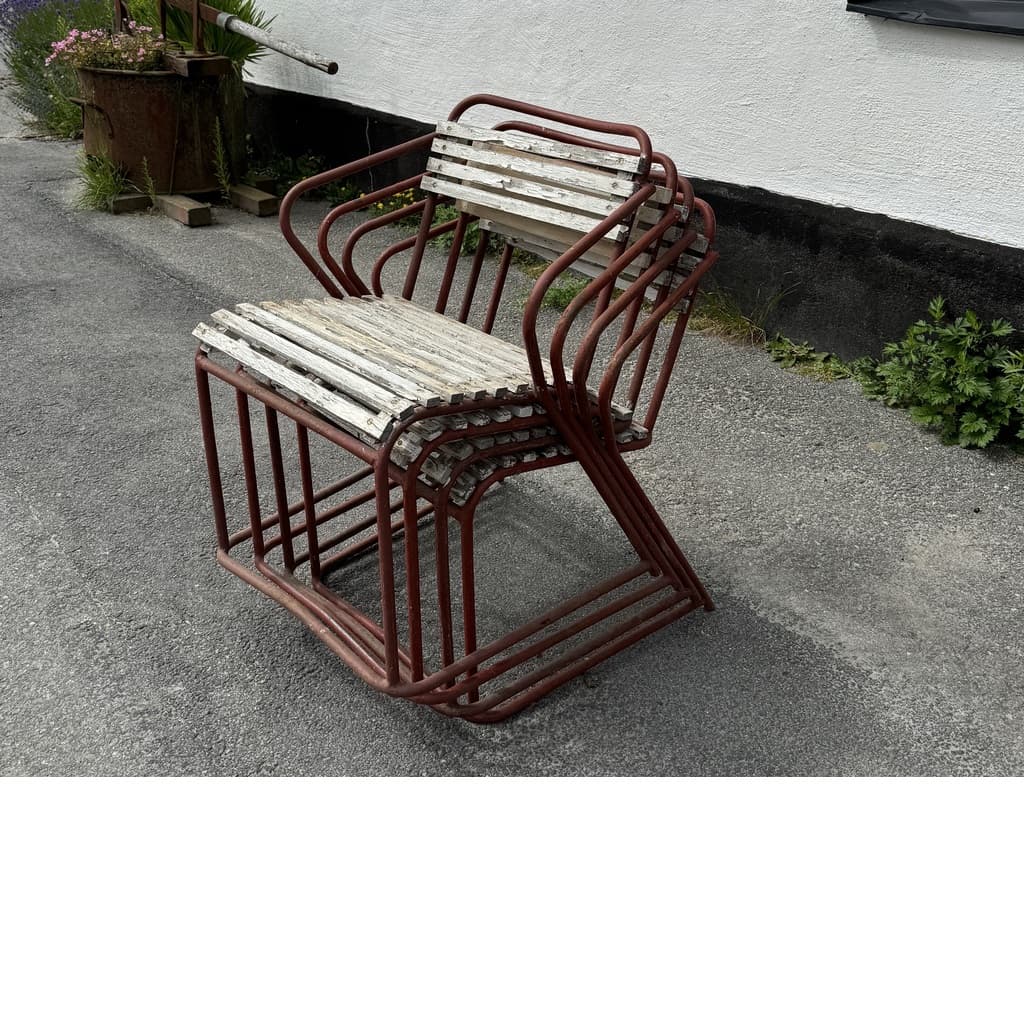 Fyra trädgårdsstolar