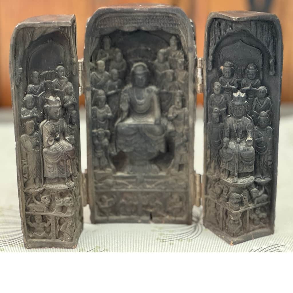 Tibetanskt resealtare – begagnad asiatica hos ReFurn Lidingö