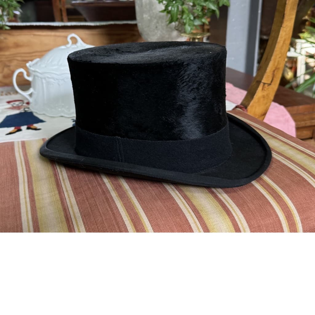 Stormhatt med ask, Sala, Sverige