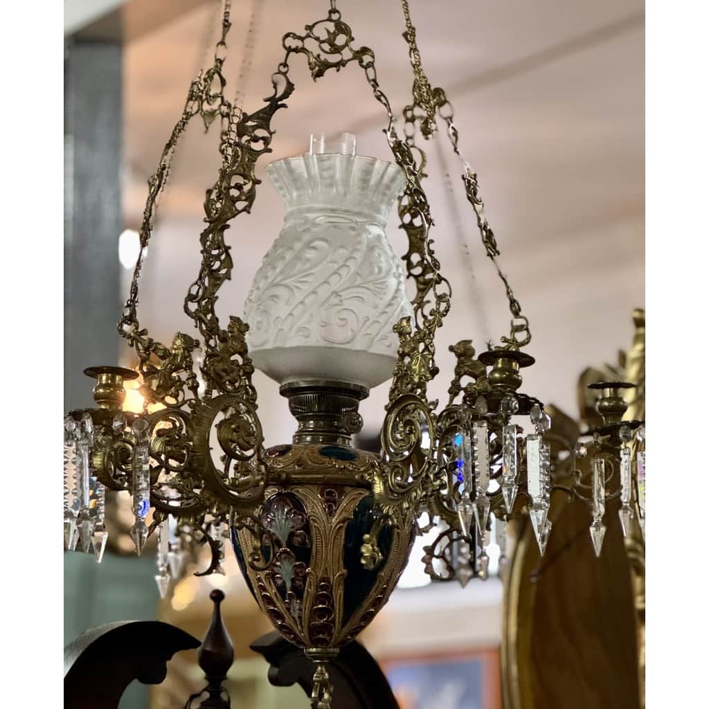 Vacker fotogenlampa med 6 ljushållare – begagnad belysning hos ReFurn Lidingö