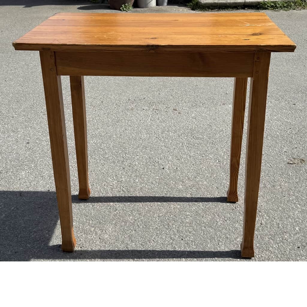 Läckert högt bord, Jugend – begagnad bord & stolar hos ReFurn Lidingö