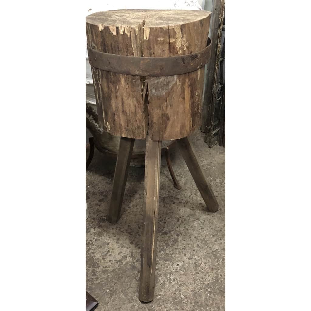 Äldre huggkubb / piedestal – begagnad hyllor & förvaring hos ReFurn Lidingö