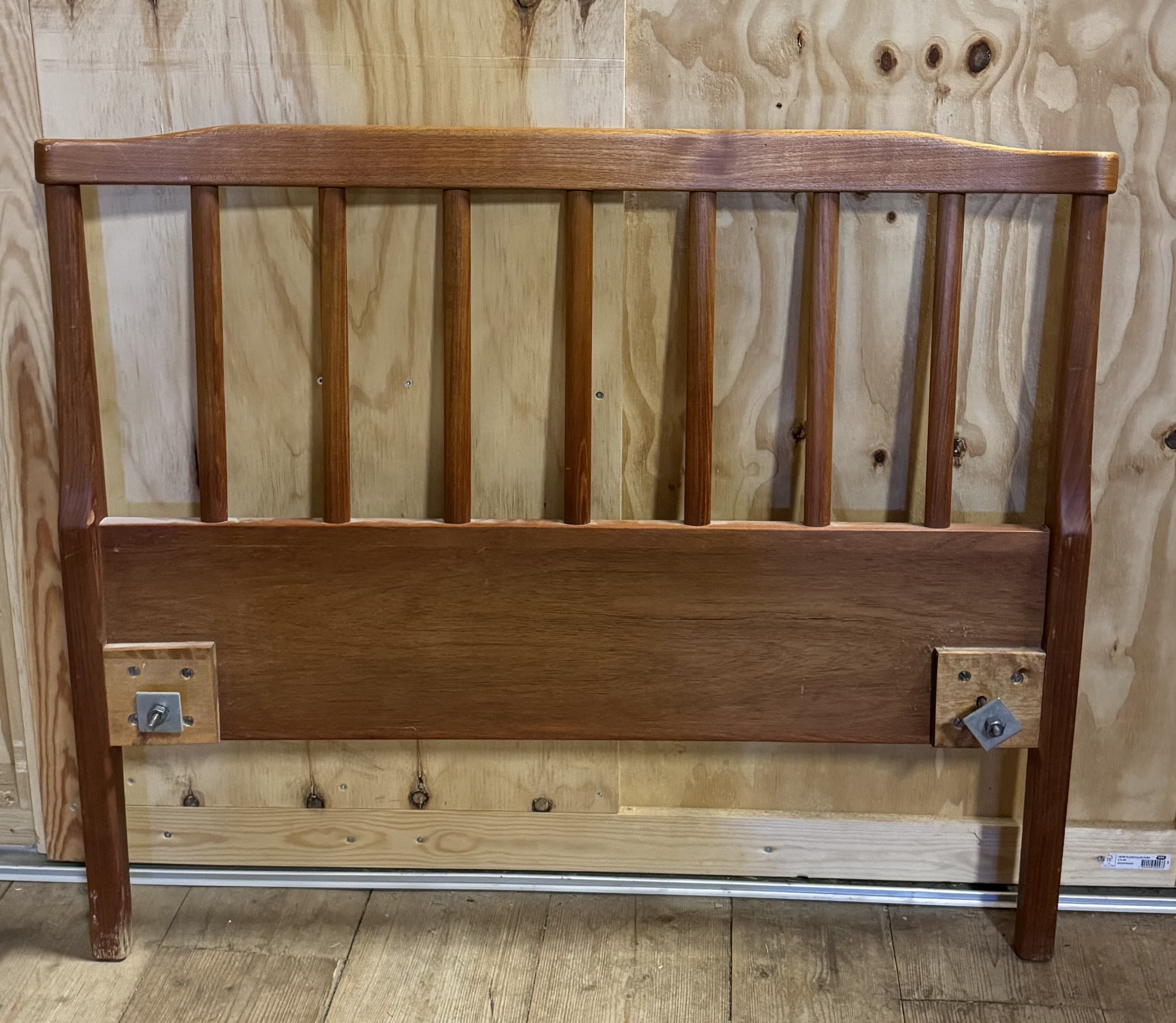 Underbar sängram i teak, Aveny, Carl Malmsten