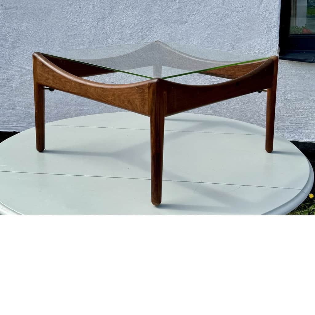 Vackert bord, Kristian Vedel, Modus 1960-70 tal – begagnad bord & stolar hos ReFurn Lidingö