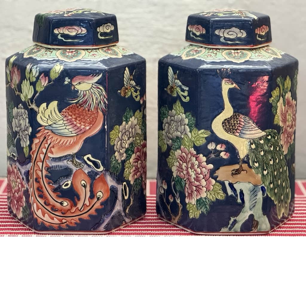 Ett par hexagonala Ginger Jars, Famille rose Blue, Kina – begagnad asiatica hos ReFurn Lidingö
