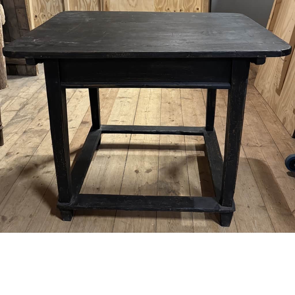 Läckert svart bord / köksö med liten låda – begagnad bord & stolar hos ReFurn Lidingö