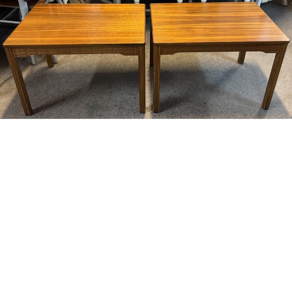 Två vackra sidobord i teak, Tibro – begagnad bord & stolar hos ReFurn Lidingö