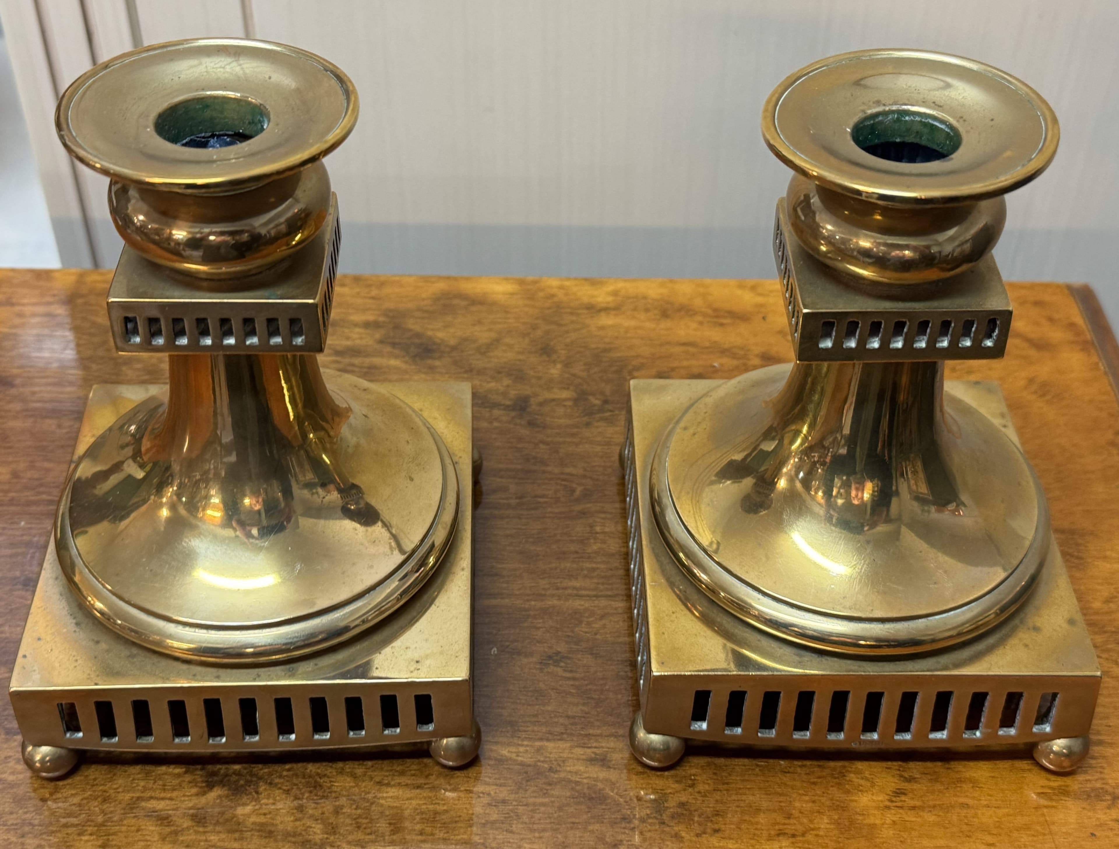 Två vackra ljusstakar "galler", Gusum