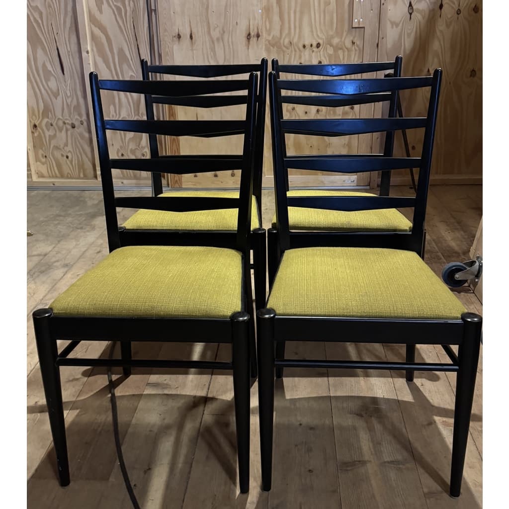 4 stolar, klädda grön sits