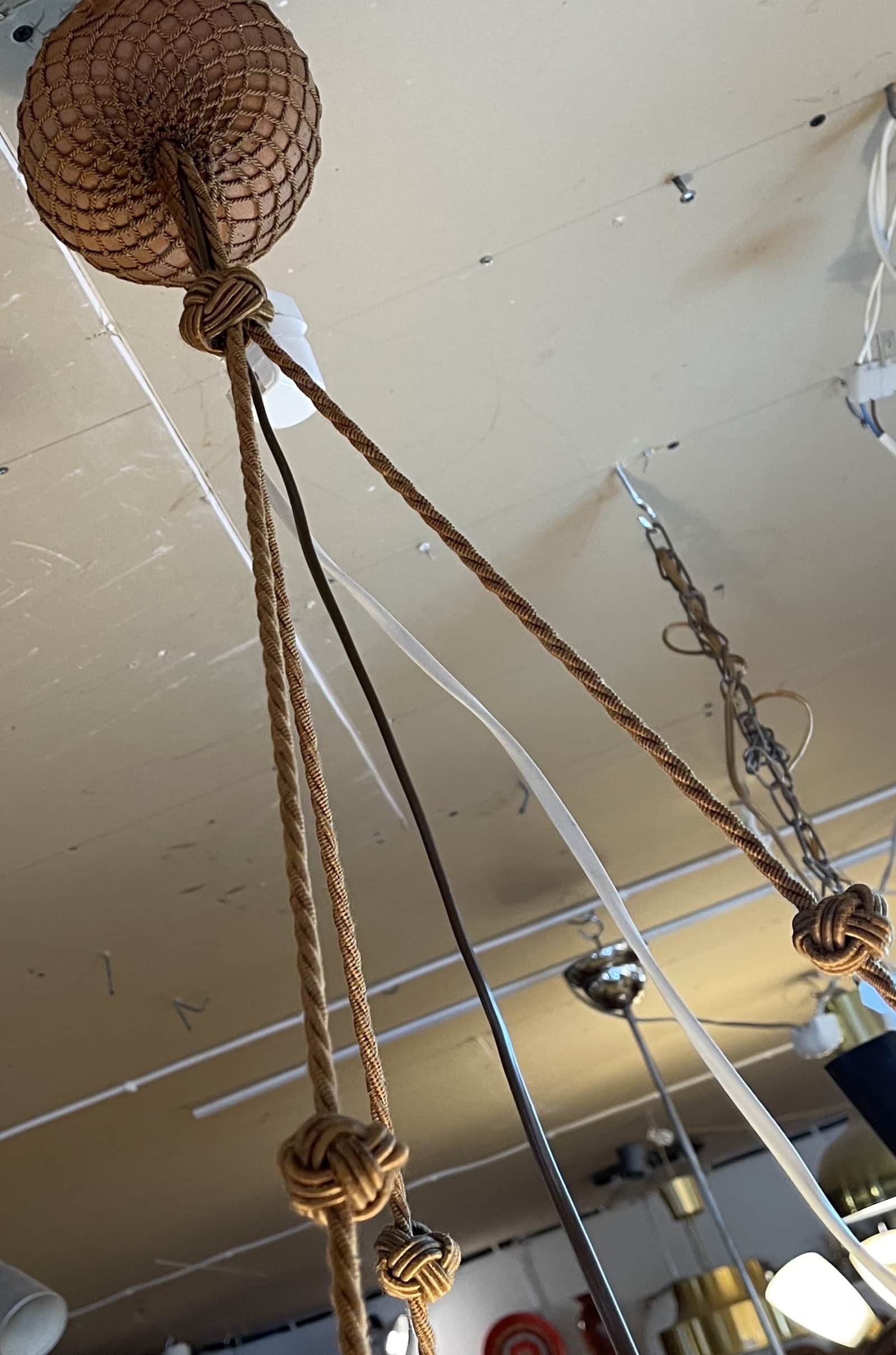 Vacker taklampa i porslin, 1930-40 tal