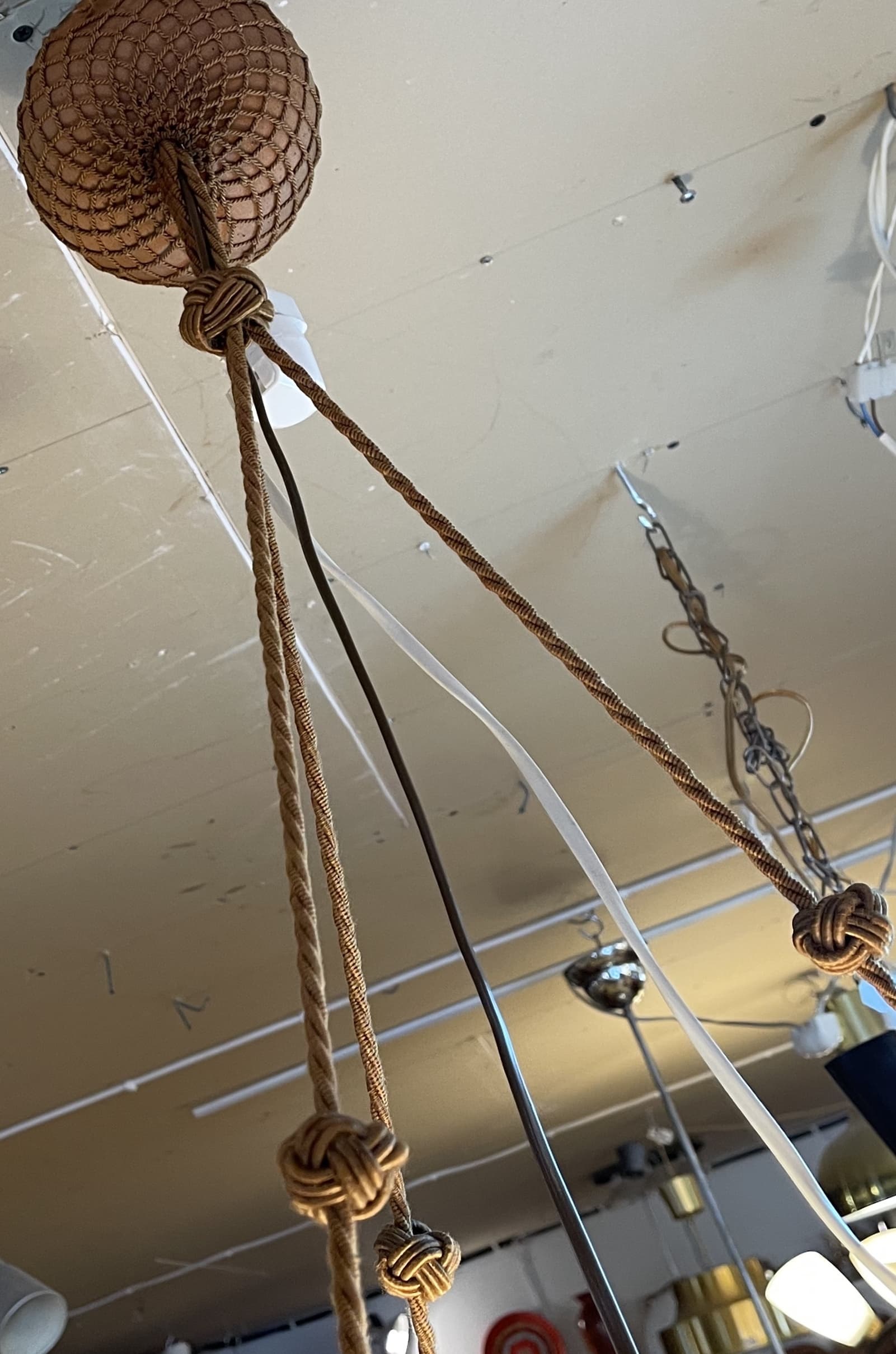 Vacker taklampa i porslin, 1930-40 tal