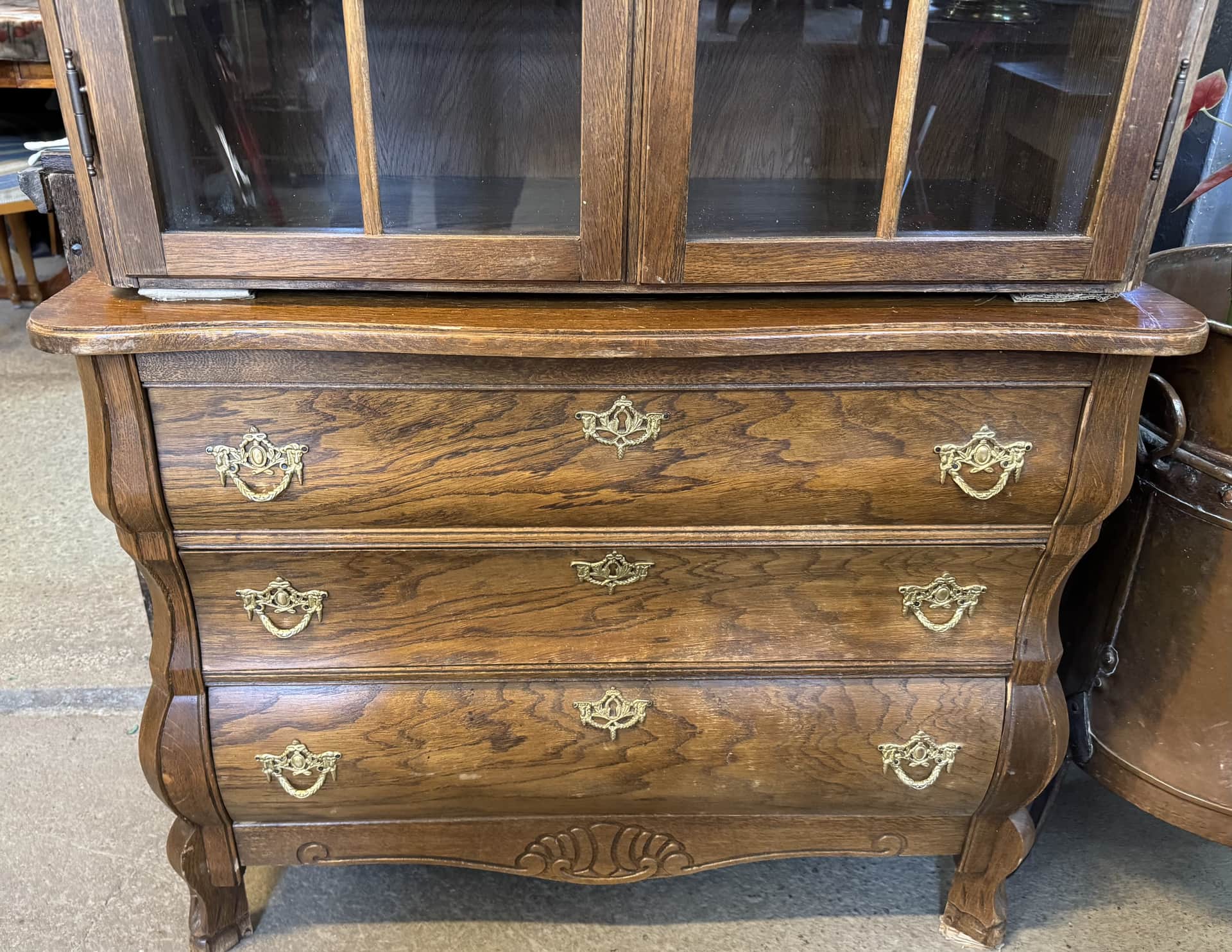 Härligt vitrinskåp, rokoko