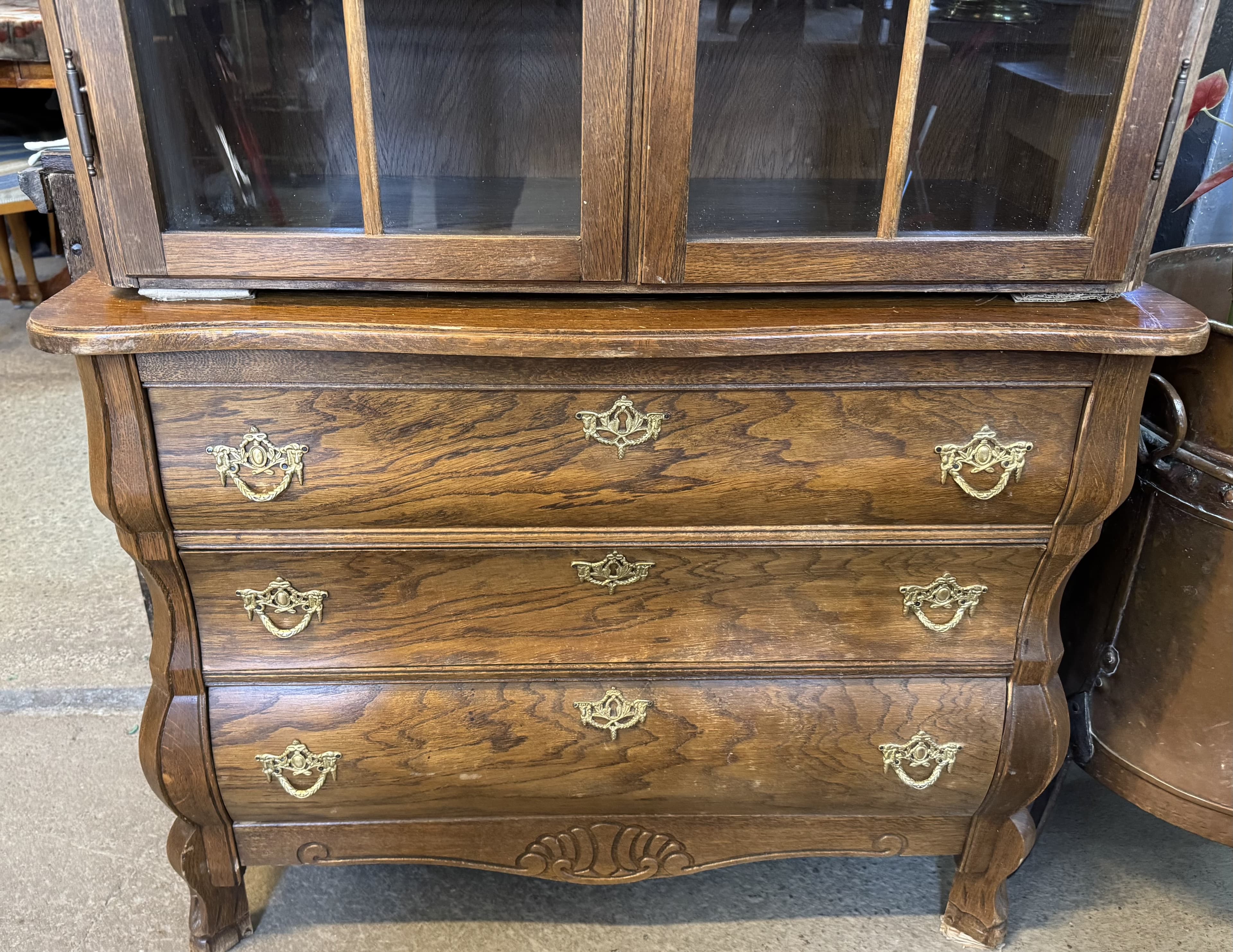 Härligt vitrinskåp, rokoko