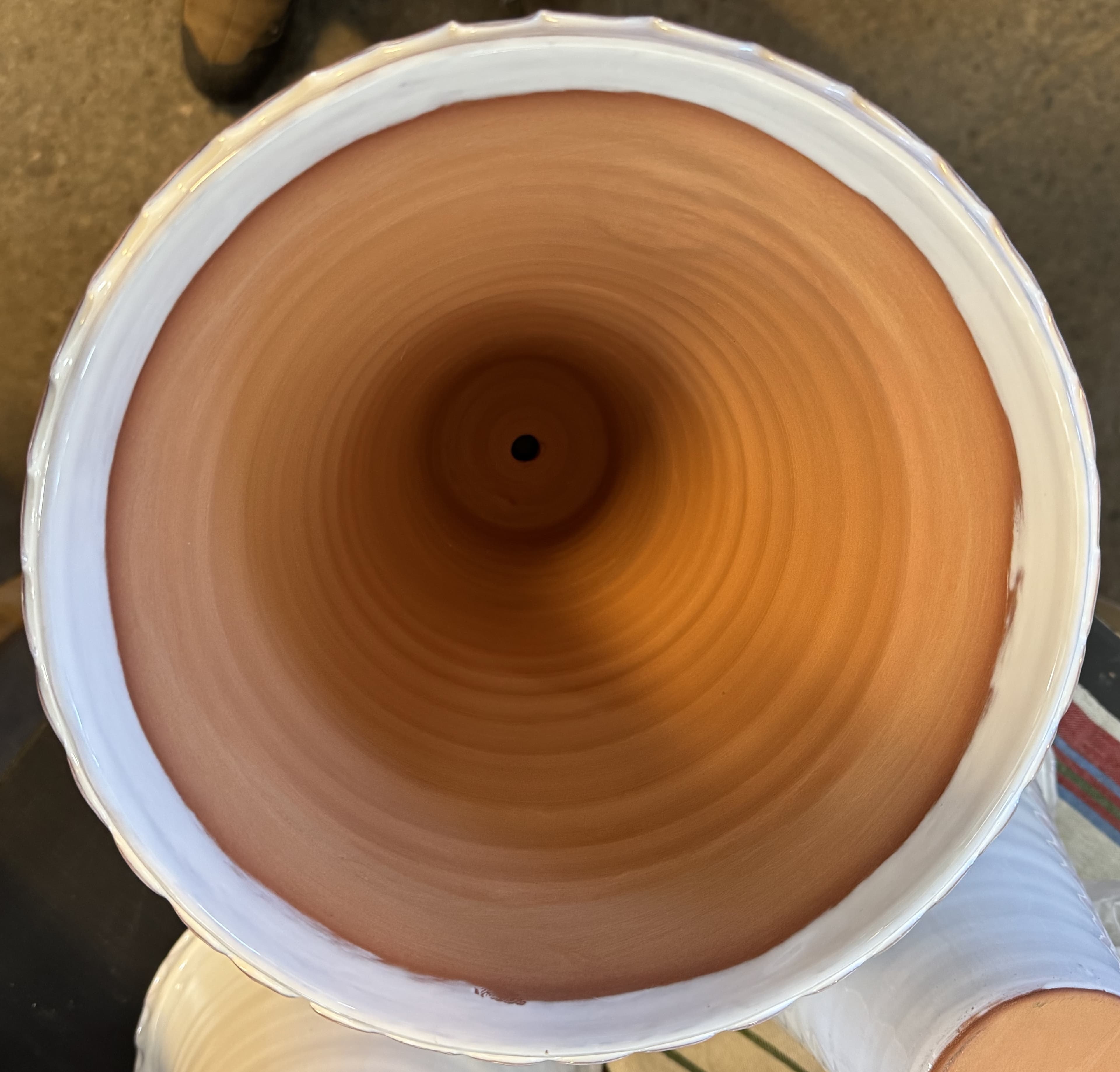 Krukor från Sturehofs krukmakeri, vita raka nr 6