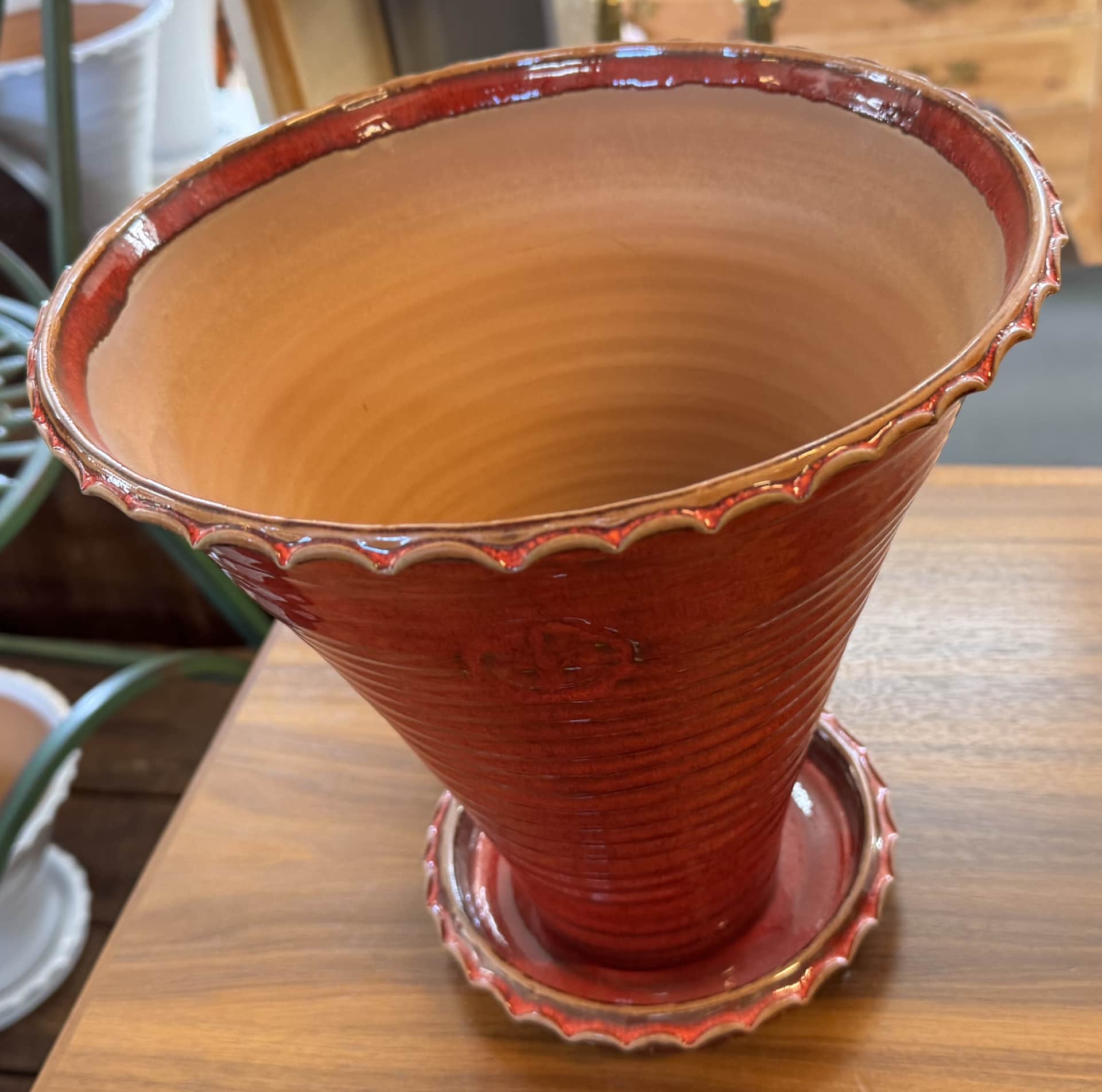 Krukor från Sturehofs krukmakeri, raka nr 6 röd